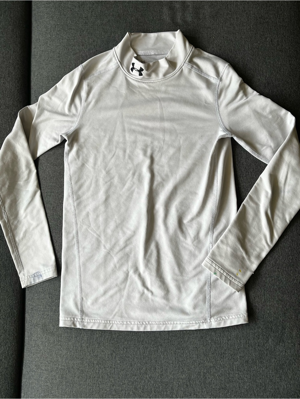 Under Armour ColdGear Boys Youth M Long Sleeve Base Layer light gray